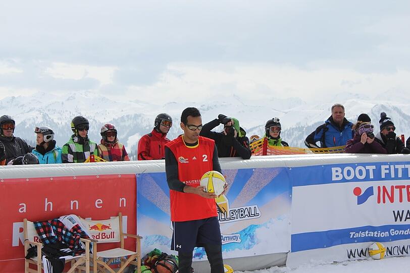 Die besten Bilder vom Turnier der "Snow Volleyball Tour 2013 powered by Amway" auf 1860 Metern Höhe in Wagrain/Österreich.