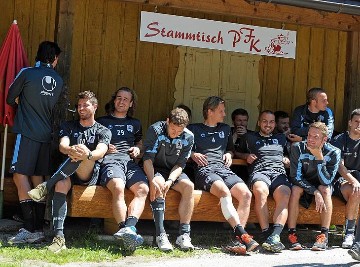 Löwen in freier Wildbahn! Hier die Bilder von den Sechzgern beim Geocaching in Tirol.