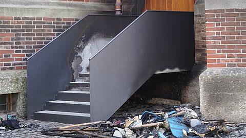 Der Platz eines Obdachlosen fiel dem Brand zum Opfer.
