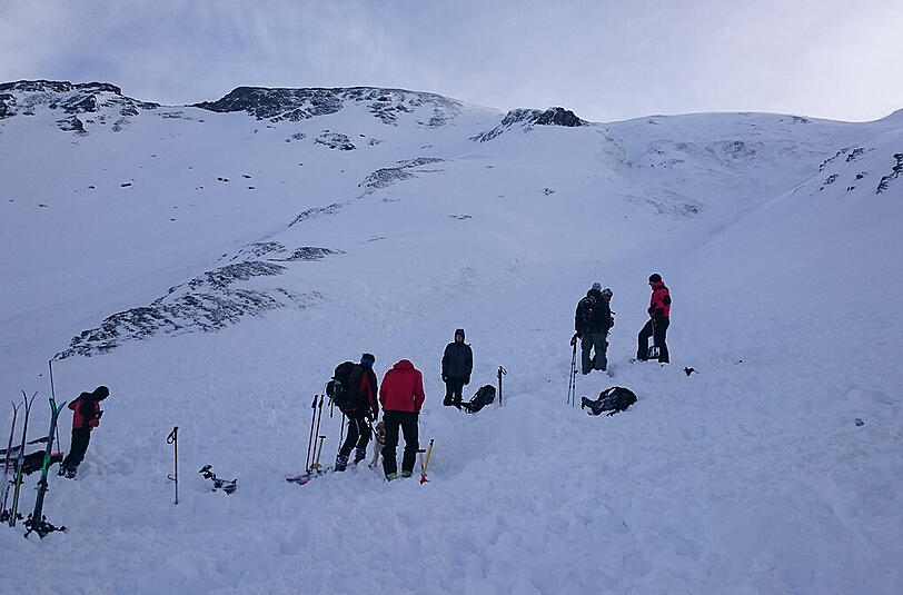 Fünf Alpinisten der 17-köpfigen Tourengeher-Gruppe konnten nur noch tot geborgen werden.