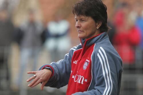 Klare Ansagen: Trainerin Sissy Raith will die nötige Distanz zum Team halten.