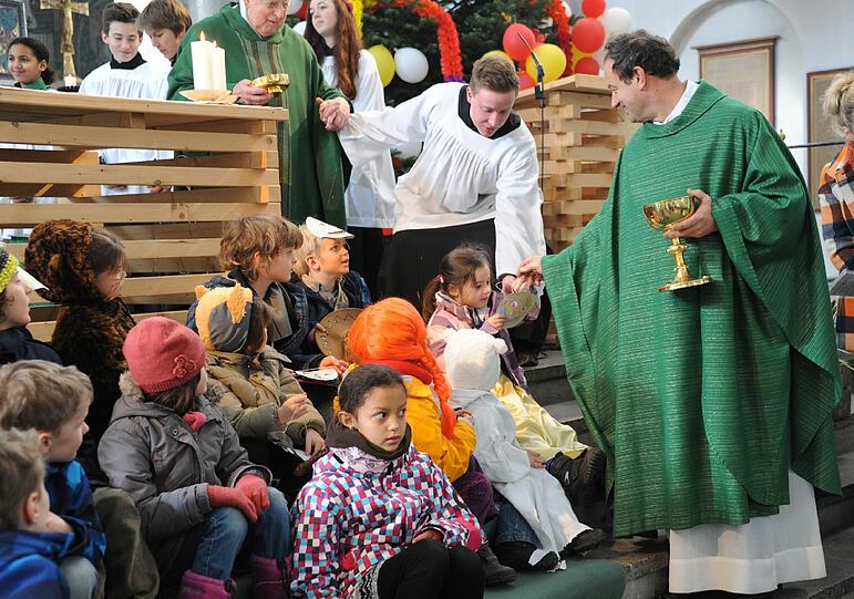 Fasching im Kreise der Kirche. Die Bilder von der Pfarrgemeinde St.Maximilian mit Pfarrer Rainer Maria Schießler