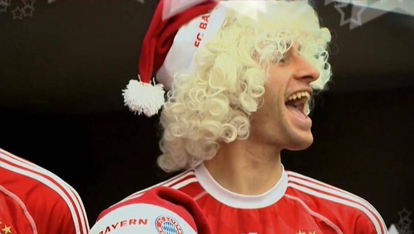 Der Oberquatschkopf bei der Gesangseinlage, wie immer: Thomas Müller. Der Oberquatschkopf bei der Gesangseinlage, wie immer: Thomas Müller.