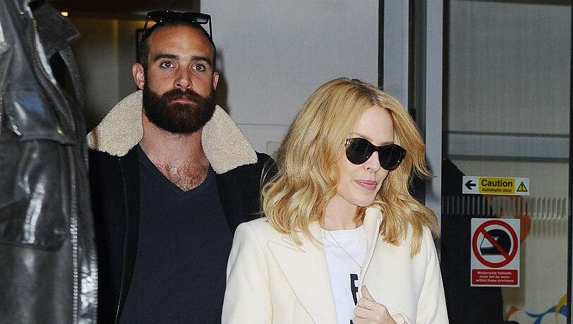 Joshua Sasse und Kylie Minogue Joshua Sasse und Kylie Minogue