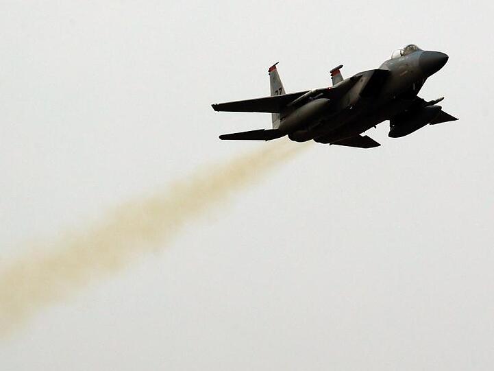 Ein südkoreanischer F-15K-Jet hebt von einer Militärbasis ab (Archiv). Ein schwerer Zwischenfall hat die Streitkräfte des Landes alarmiert.