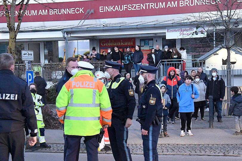 Warum der Fahrer des Unfallwagens von der Straße abkam, ist bislang unklar.