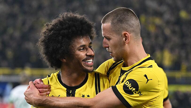 Jubel im Minutentakt: Karim Adeyemi freut sich mit Waldemar Anton über die 7:1-Gala des BVB gegen Celtic Glasgow.