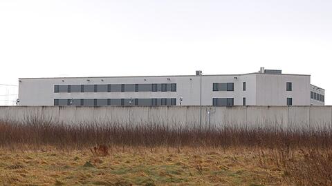 Zwei Verfahren in Zusammenhang mit Misshandlungsvorw&uuml;rfen gegen fr&uuml;here Mitarbeiter der JVA Augsburg-Gablingen sind zusammengef&uuml;hrt worden. Eine Entscheidung &uuml;ber ein Hauptverfahren gibt es noch nicht. (Archivbild)