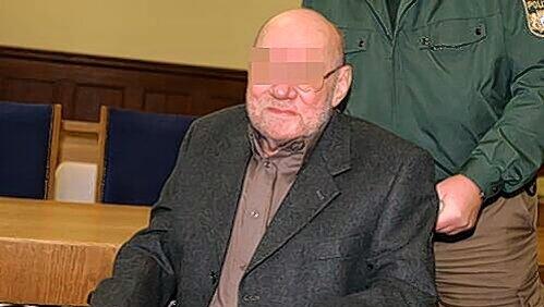 Der Angeklagte im Rollstuhl: Werner S. Der Angeklagte im Rollstuhl: Werner S.