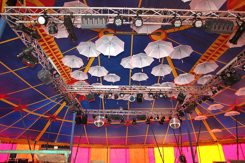 Ab dem 22. Juni ist wieder Tollwood-Time, das beliebte Festival beginnt. Die AZ war beim Aufbau der Zelte, Buden und sonstigen Einrichtungen dabei - die Bilder.