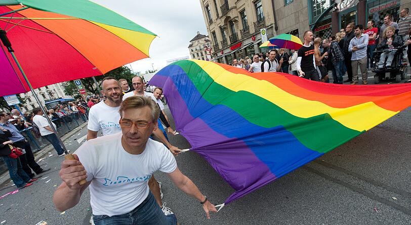 Tausende Schwule und Lesben sorgen am Samstag für gute Stimmung in der Münchner Innestadt. Die AZ zeigt die ausgeflipptesten Bilder vom Christopher Street Day.