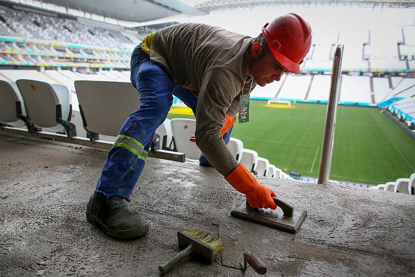 Das Stadion in Sao Paulo ist noch nicht komplett fertig. Bis zum Schluss wird gearbeitet.