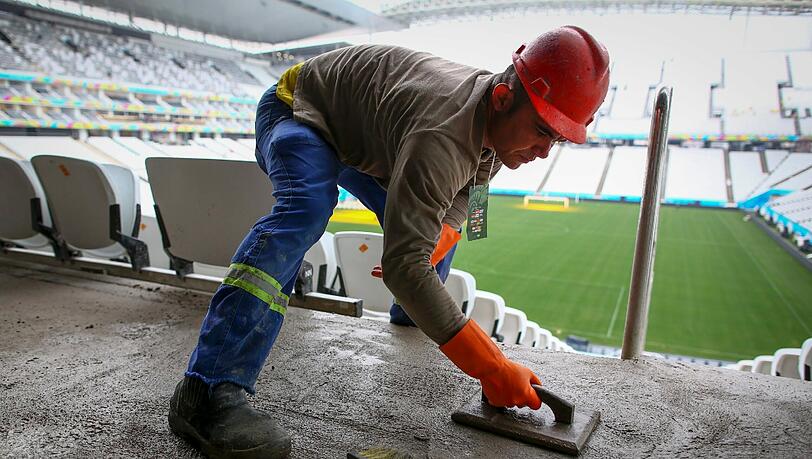 Das Stadion in Sao Paulo ist noch nicht komplett fertig. Bis zum Schluss wird gearbeitet. Das Stadion in Sao Paulo ist noch nicht komplett fertig. Bis zum Schluss wird gearbeitet.