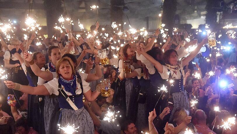 Der traditionelle Kehraus in den Wiesn-Zelten. Die Bilder! Der traditionelle Kehraus in den Wiesn-Zelten. Die Bilder!