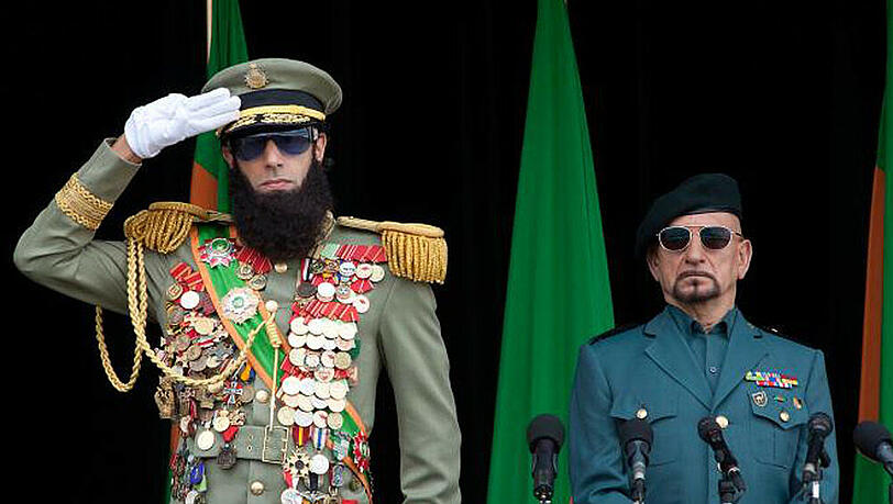 "Der Diktator": Der völlig durchgeknallte und machtbesessene Diktator Admiral General Shabazz Aladeen (Sacha Baron Cohen, l.) ahnt nicht, dass sein Onkel Tamir (Ben Kingsley, r.) fleißig an einer heimtückischen Verschwörung arbeitet ... "Der Diktator": Der völlig durchgeknallte und machtbesessene Diktator Admiral General Shabazz Aladeen (Sacha Baron Cohen, l.) ahnt nicht, dass sein Onkel Tamir (Ben Kingsley, r.) fleißig an einer heimtückischen Verschwörung arbeitet ...