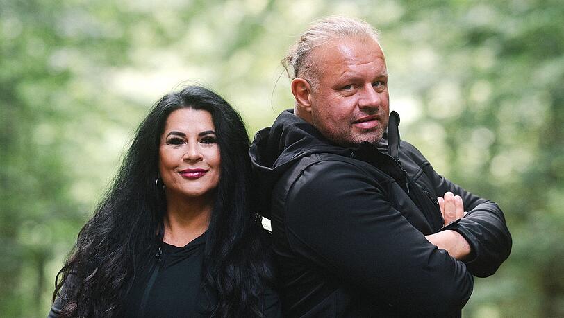 Iris Klein und ihr neuer Freund Stefan Braun treten gemeinsam zur "#couplechallenge" an. Iris Klein und ihr neuer Freund Stefan Braun treten gemeinsam zur "#couplechallenge" an.