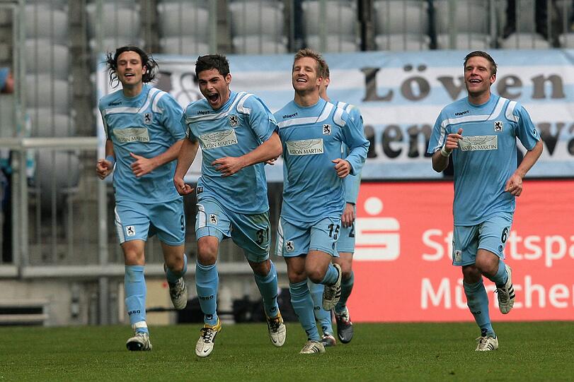 Freude nach dem Schnellschuss-Tor nach 12 Sekunden.