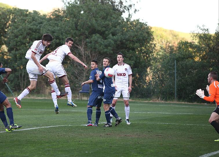 Die Bilder vom Sieg des 1.FC Nürnberg über den RAEC Mons. Die Tore erzielten Timo Gebhart, Timm Klose und Hanno Balitsch.