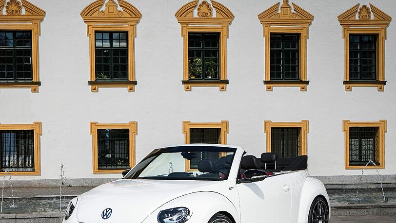 Mehr Leistung und schärfere Optik: Der Tuner Abt veredelt auf Wunsch das VW Beetle Cabrio. Mehr Leistung und schärfere Optik: Der Tuner Abt veredelt auf Wunsch das VW Beetle Cabrio.