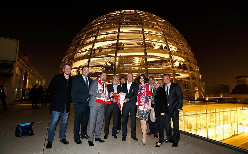 Der FC Bayern darf ab sofort die "Berliner Fraktion" des Bundestags zu seinen Fanklubs zählen.