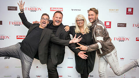 Markus Mensch und Sabine Emmerich von M Plus (Mitte) richten jährlich die "Secret Fashion Show Munich" aus.