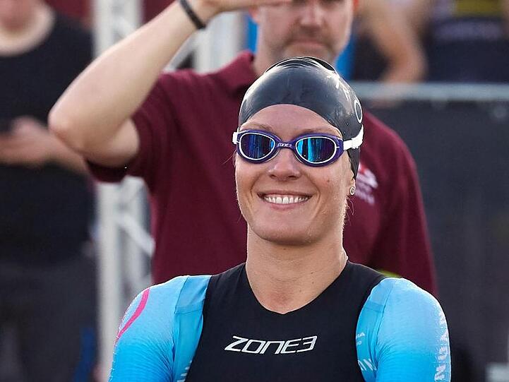 Daniela Bleymehl aus Deutschland wartet auf den Startschuss der Ironman-Europameisterschaft. Foto: Thomas Frey/Archivbild