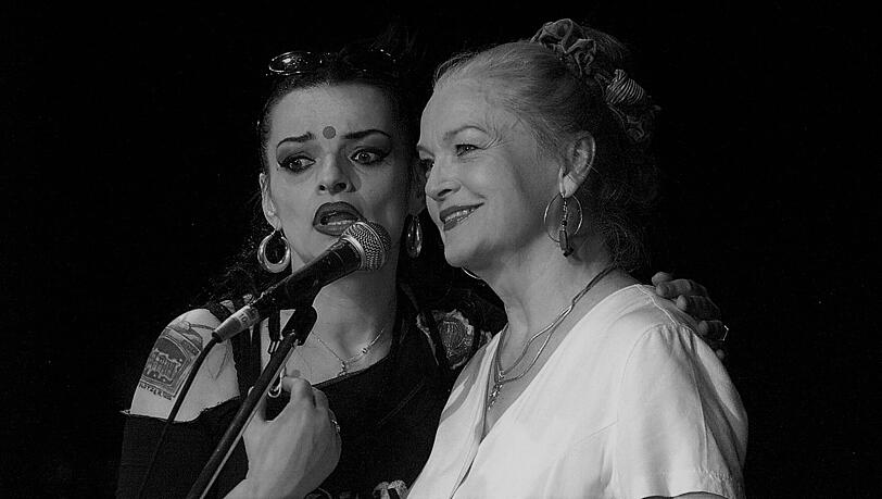 Nina Hagen trauert um ihre Mutter Eva-Maria Hagen. Die Sängerin ist mit 87 Jahren gestorben.