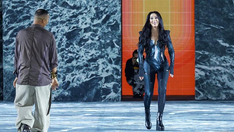 Sängerin Cher bei der Paris Fashion Week.