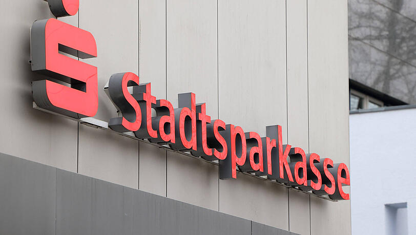Die Stadtsparkasse München führte im Sommer 2023 neue Girokonto-Bedingungen ein, denen viele Kunden nicht zustimmten. Jetzt wird es für viele Kontoinhaber ernst. (Archivbild)