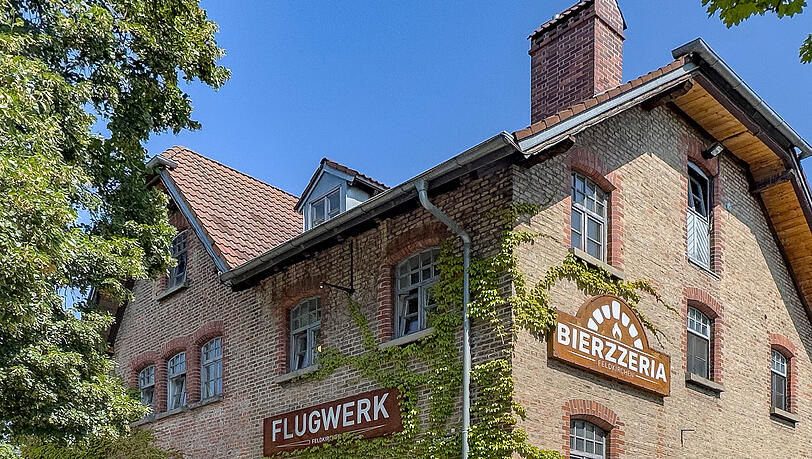Das Flugwerk Feldkirchen mit seinen unverputzten Ziegelwänden. Das Flugwerk Feldkirchen mit seinen unverputzten Ziegelwänden.