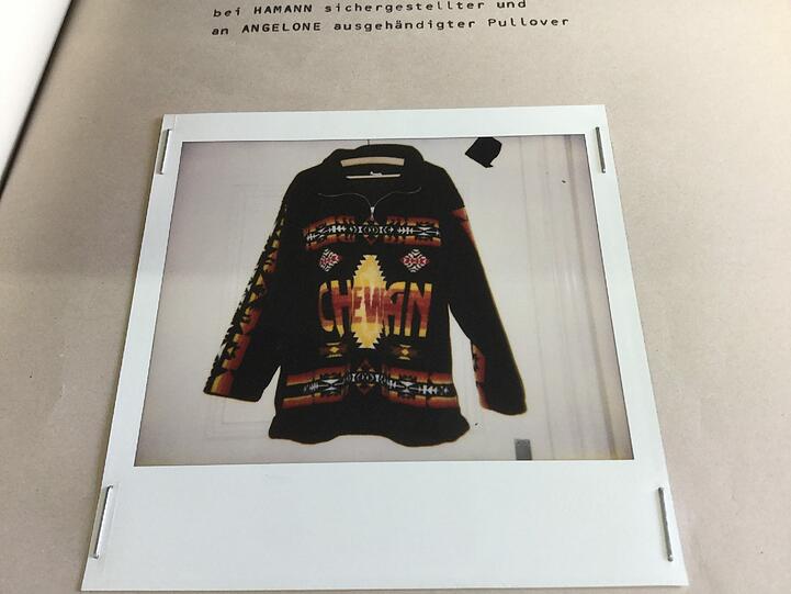 Das Pullover-Streitobjekt.