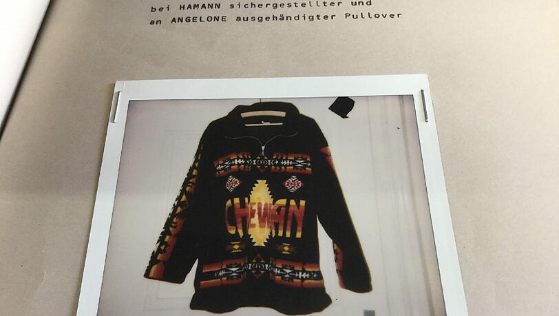 Das Pullover-Streitobjekt. Das Pullover-Streitobjekt.