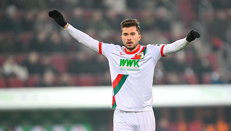 Elvis Rexhbecaj will mit dem FCA weiter jubeln. (Archivbild) Elvis Rexhbecaj will mit dem FCA weiter jubeln. (Archivbild)