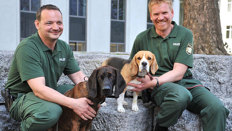 Andreas Stadler (l.) und Andreas Dindorf mit Buddy und Lilly. Andreas Stadler (l.) und Andreas Dindorf mit Buddy und Lilly.