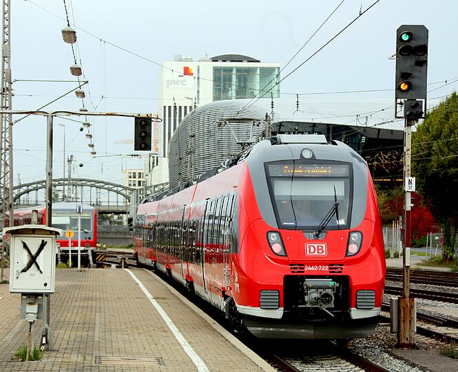 Wenn es der Genesung nicht schadet, dürfen kranke Mitarbeiter mit dem Zug unterwegs sein.