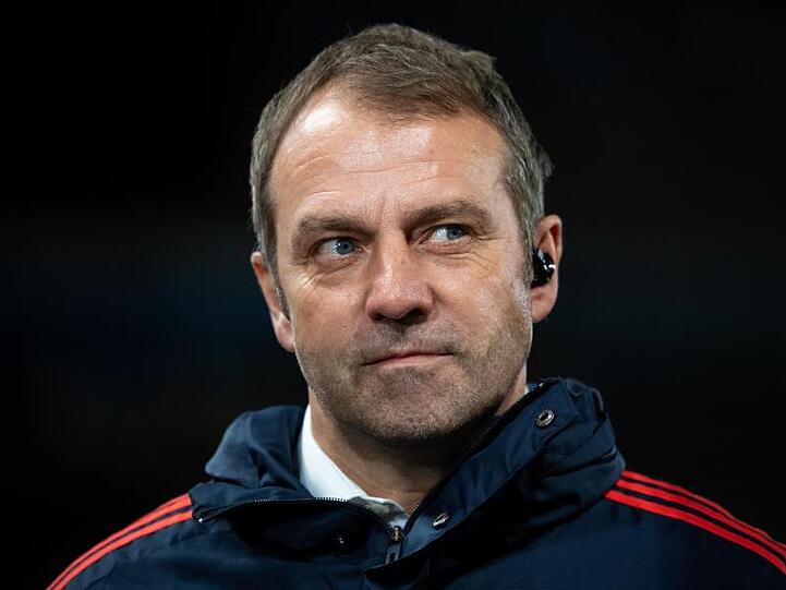Trainer Hansi Flick von München kommt vor dem Spiel in das Stadion. Foto: Sven Hoppe/dpa