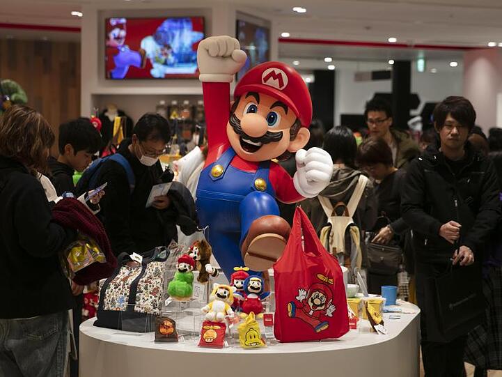 Der japanische Videospielhersteller Nintendo meldet einen Anstieg des Quartalsgewinns aufgrund der soliden Nachfrage nach seiner Switch-Konsole während der Einkaufssaison zum Jahresende.