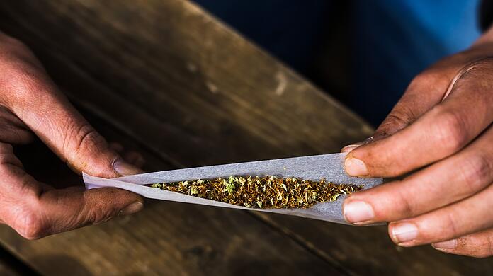 Das Cannabisgesetz erlaubt Volljährigen in Deutschland ab dem 1. April das Kiffen.