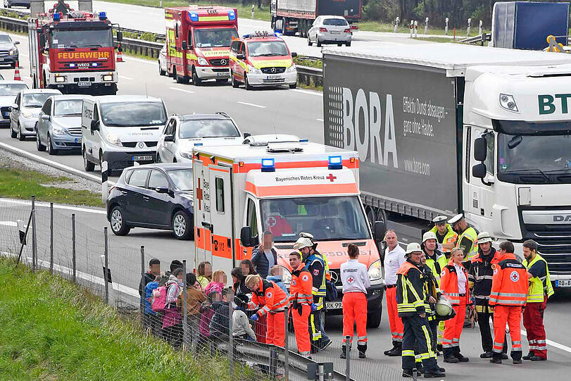 Die Bilder vom Massenunfall auf der A8.