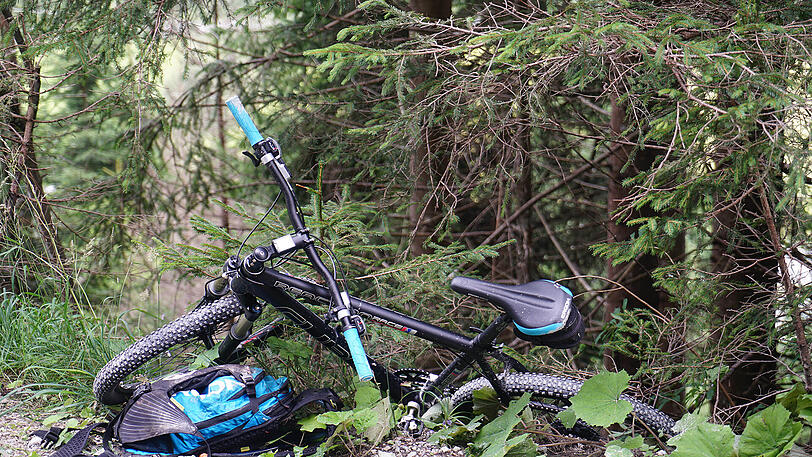 Tödlicher Mountainbike-Unfall im Zillertal. Die Bilder von der Unfallaufnahme.