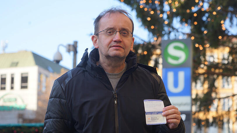 MVG-Kunde Bernhard Slominski fährt derzeit noch mit seiner alten Fahrkarte