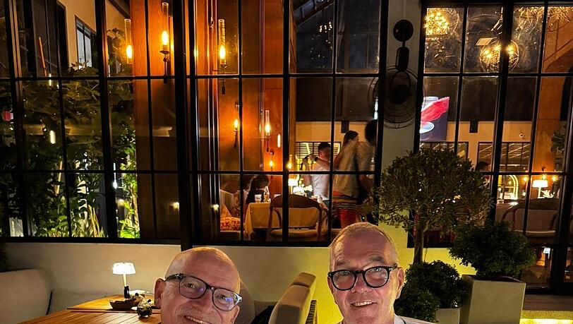 Bernhard Kastner und seinen Ehemann Stephan Schraidt im Urlaub. Bernhard Kastner und seinen Ehemann Stephan Schraidt im Urlaub.