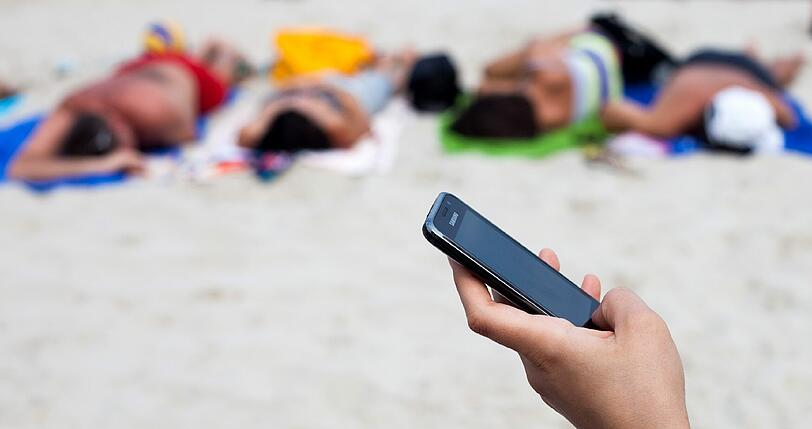 Ab dem 15. Juni 2017 sollen die Extragebühren für das mobile Telefonieren und Surfen und für SMS im EU-Ausland weitgehend wegfallen.