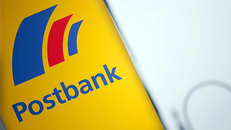 Der Konzerngewinn bei der Postbank hat sich fast auf 317 Millionen Euro halbiert. Der Konzerngewinn bei der Postbank hat sich fast auf 317 Millionen Euro halbiert.