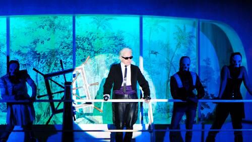 Walter Hess als Karl Lagerfeld in "Peter Pan" von Schorsch Kamerun an den Kammerspielen. Walter Hess als Karl Lagerfeld in "Peter Pan" von Schorsch Kamerun an den Kammerspielen.