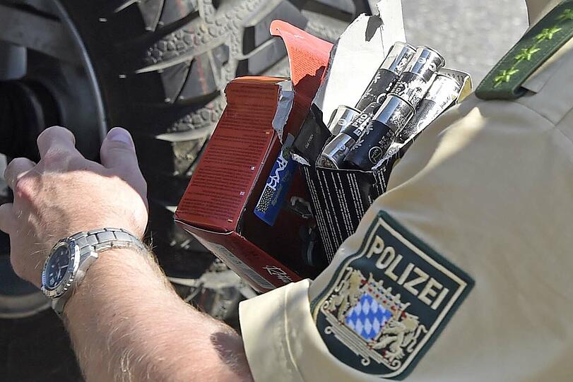 Die Polizei entdeckte am Unfallort auch ein Gewehr und Munition.