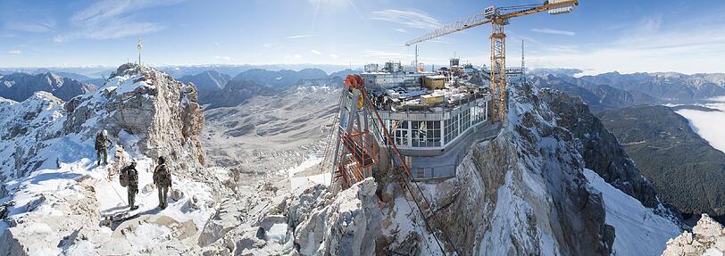 Wird bald winterfest gemacht: Die Baustelle der Eibsee-Seilbahn auf der Zugspitze.