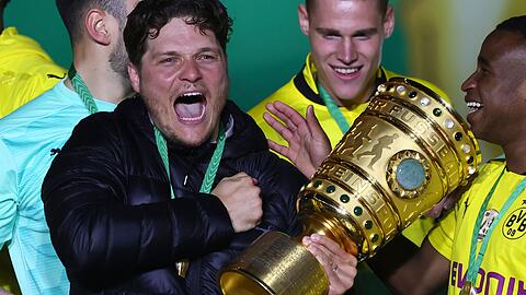 Trainer Edin Terzic will erneut mit den Dortmundern den Pokal gewinnen.