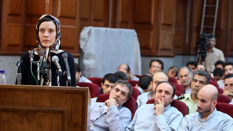 Prozess gegen Oppositionelle im Iran: Französin vor Gericht. Prozess gegen Oppositionelle im Iran: Französin vor Gericht.
