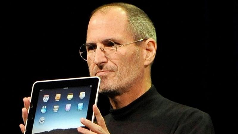 Da isses. Steve Jobs mit iPad. Da isses. Steve Jobs mit iPad.
